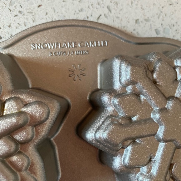 Nordic Ware Silver Snowflake Cakelet Pan - Picture 3 of 4
